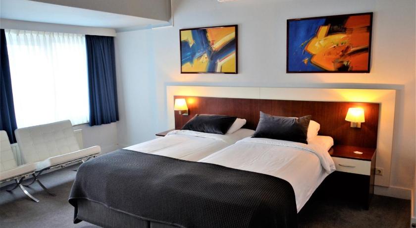 Image of Large Twin Room 1