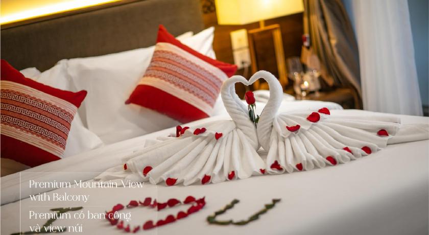 Image of Premium Mountain View Room with Balcony 14