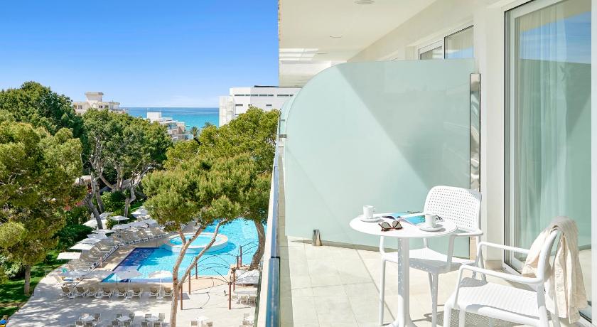 Szoba kétszemélyes vagy 2 külön ággyal - medencére nyíló kilátással (Double or Twin Room with Pool View) fotója 1