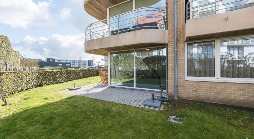 Ground floor apartment with large garden - image 3