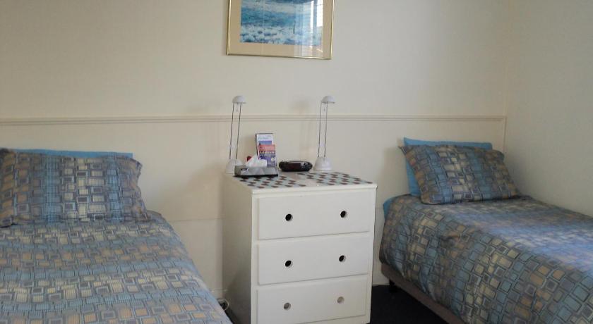 Glenelg Sea-Breeze photo