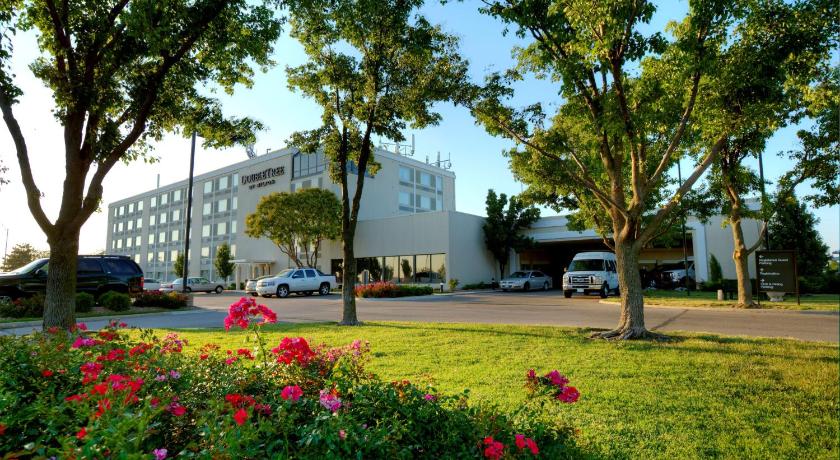 Doubletree By Hilton Wichita Airport Hotel photo
