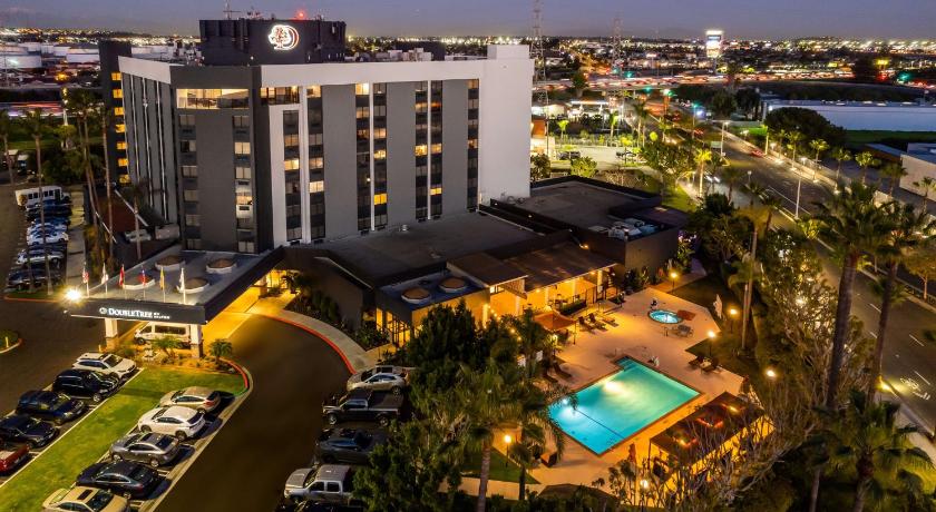 DoubleTree by Hilton Hotel Carson photo