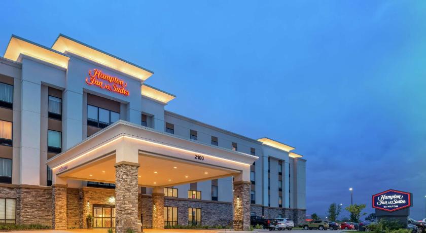 Hampton Inn & Suites Ames photo
