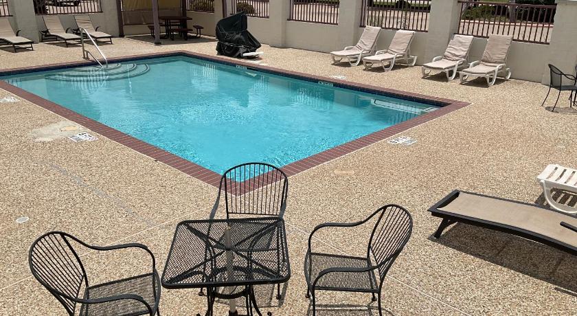 Budget Host Inn and Suites Cameron photo