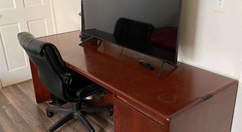 Private Los Angeles Room - Free WIFI, AC, TV, Private Fridge, Kitchen, near USC - Exposition Park -  photo