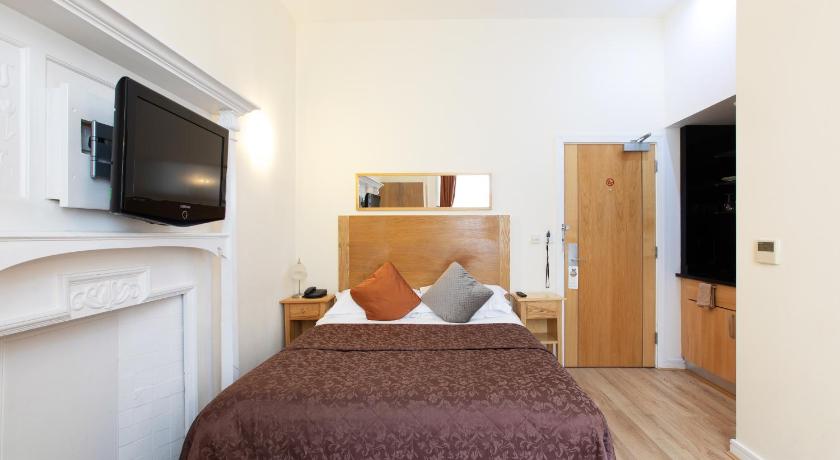 Image of executive studio suite 6
