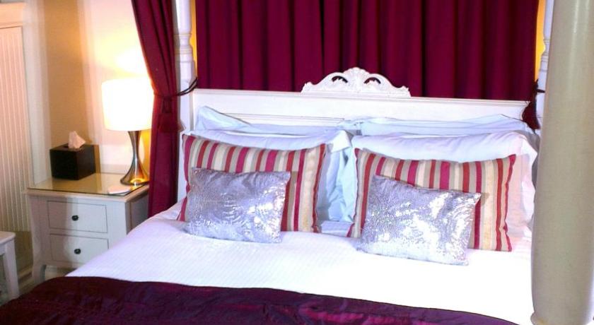 Four Poster King Size Double Room