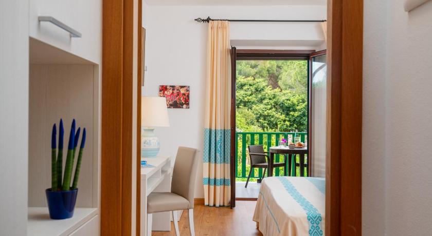 Image of Deluxe Double or Twin Room 3