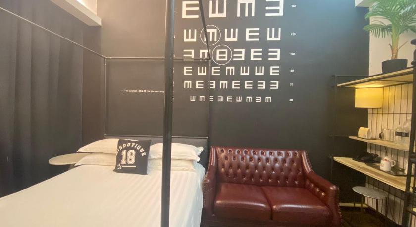 Image of Superior Queen Room 13