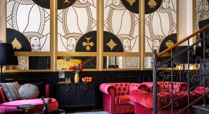 Golden Queen Apartments photo