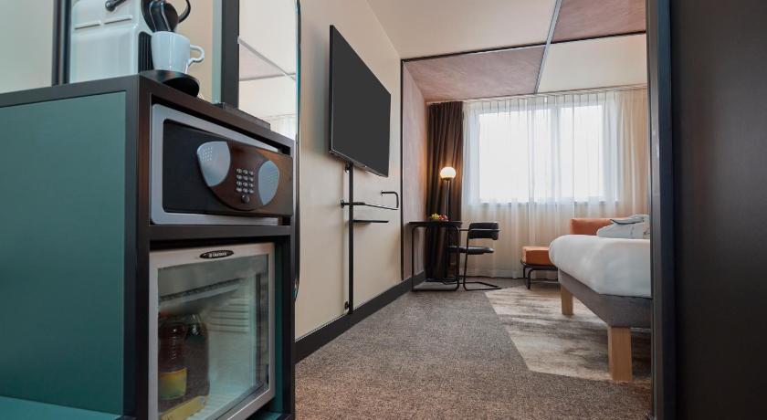 Imagen de Executive room (non-smoking) with 1 queen bed +  sofa bed , VIP Welcome and extra amenities 6