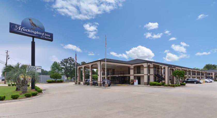Mockingbird Inn & Suites photo