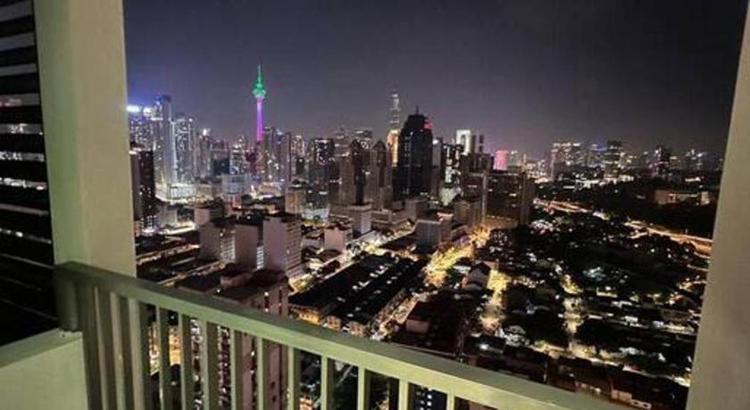 Chambers Residence by Fantastic Balcony KLCC View - image 5