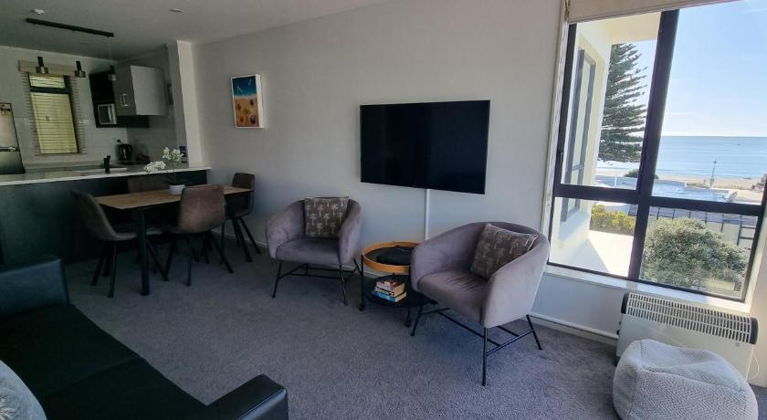 Image of Apartment with Sea View 3