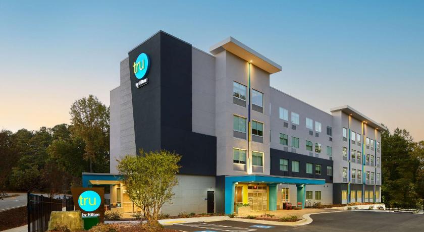 Tru by Hilton Atlanta Northlake Parkway photo