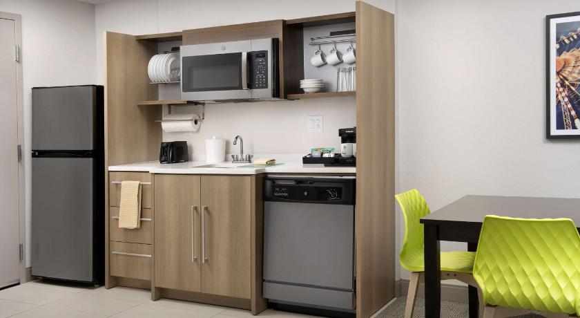 Image of 1 KING BED 1 BEDROOM SUITE NONSMOKING 1