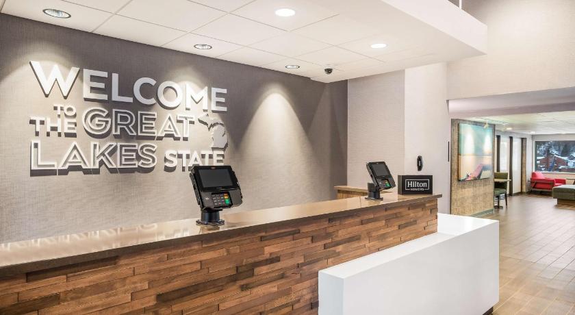 Hampton Inn & Suites Houghton photo