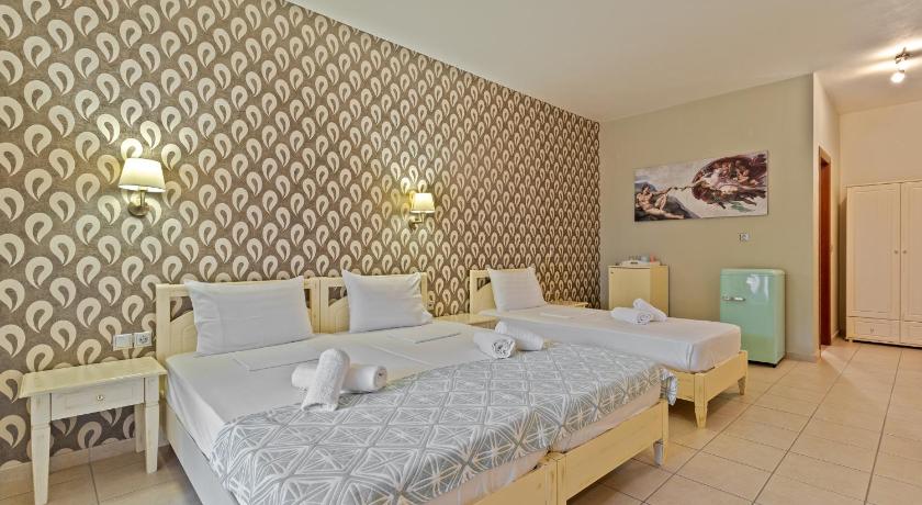 Image of Superior Triple Room 4