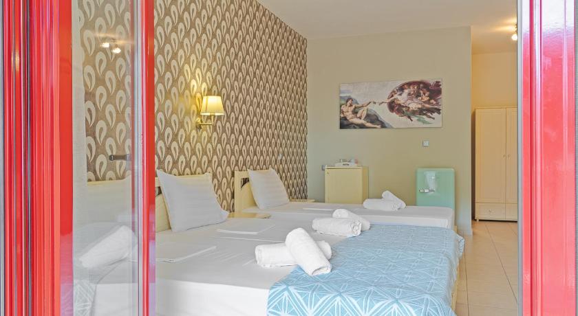 Image of Superior Triple Room 5