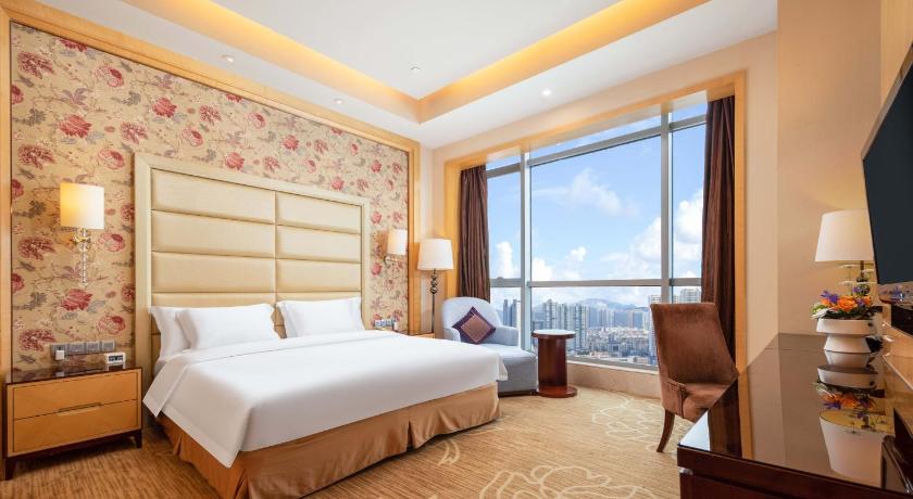 Image of 1 Bedroom Suite Lounge Access 1