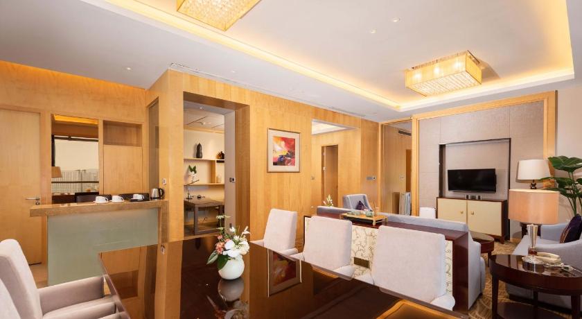 Image of 1 Bedroom Suite Lounge Access 4