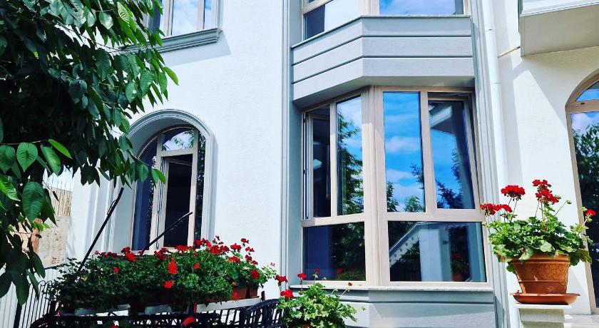Atlantic Boutique — Hotel in Targu Mures