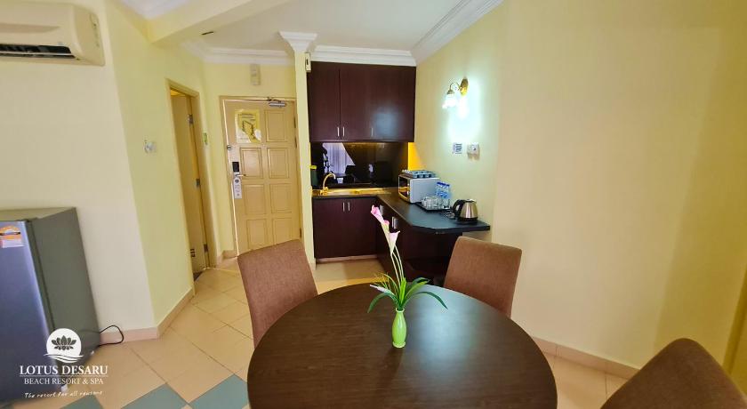 Image of 2 Bedroom Junior Suite - SPLASH Water Park View 12