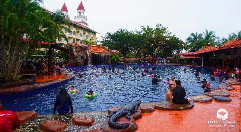 Image of 1 Bedroom Duplex Suite - SPLASH Water Park View 16
