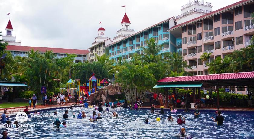 Image of 1 Bedroom Duplex Suite - SPLASH Water Park View 8