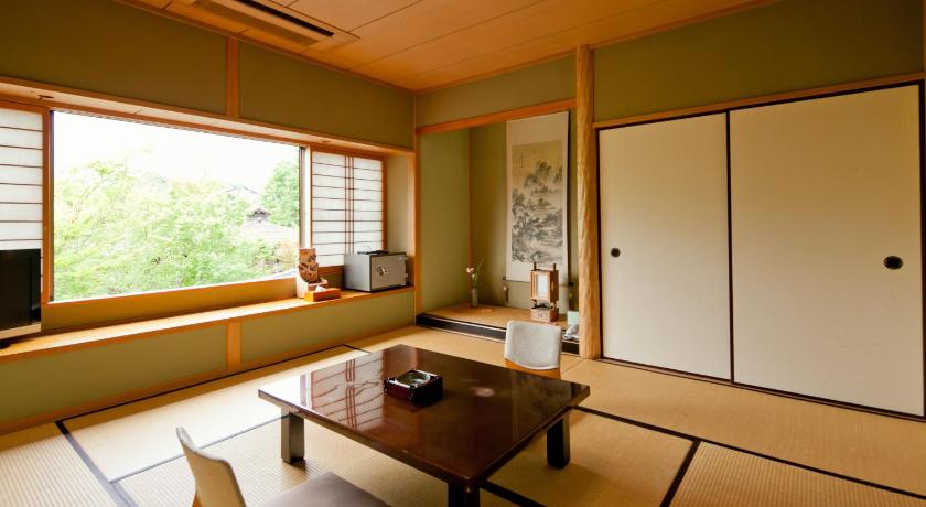 Japanese-Style Standard Room with Mountain View and Shared Bathroom