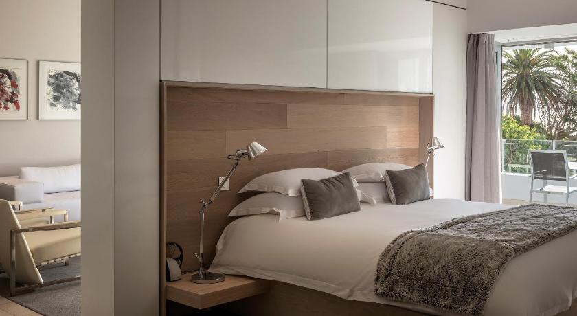 Image of One Bedroom Luxury Suite with View 0