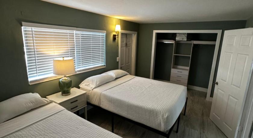 Breezy Palms Resort photo