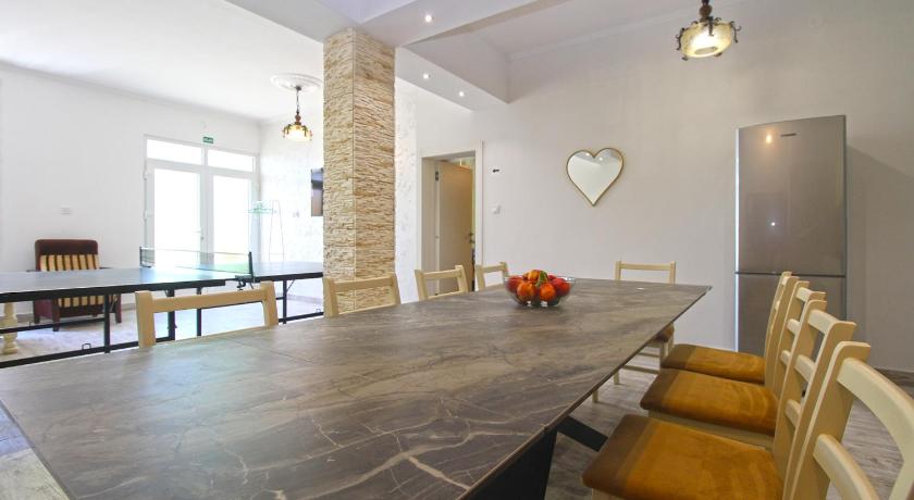 Apartment 826 - image 8
