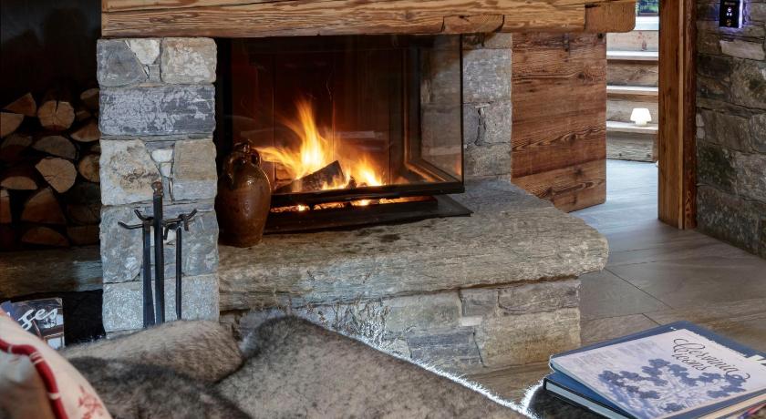 CHALET MATTERHORN - Luxury Catered Ski Chalet with private SPA, walking distance center and lift sys — Hotel in Valtournenche