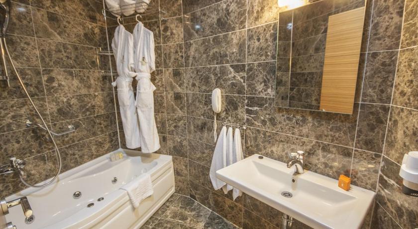 Image of Suite with Sea View 2