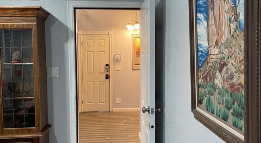 Small Private Room in Los Angeles wIth AC & WIFI!!! photo