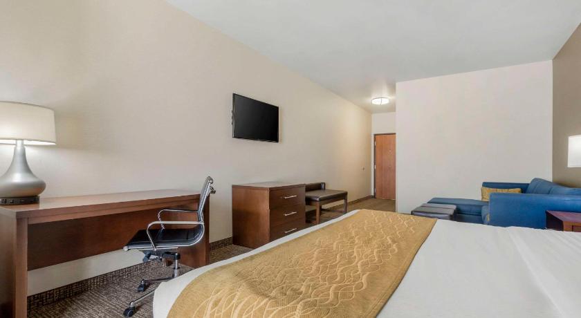 Comfort Inn and Suites Mitchell photo