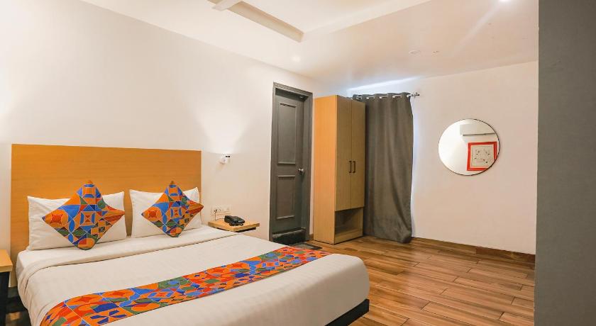 Super OYO Townhouse 610 Derawal Nagar photo