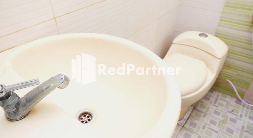 마카사르 Hotel Permata Makassar Mitra RedDoorz 2성급 호텔 수영장