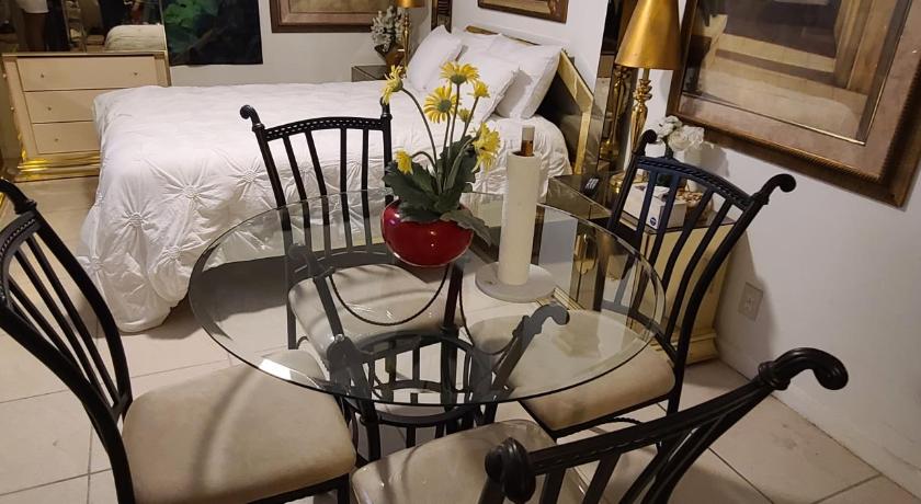 Lake Worth Studio-B Suite 5 miles from the Beach photo
