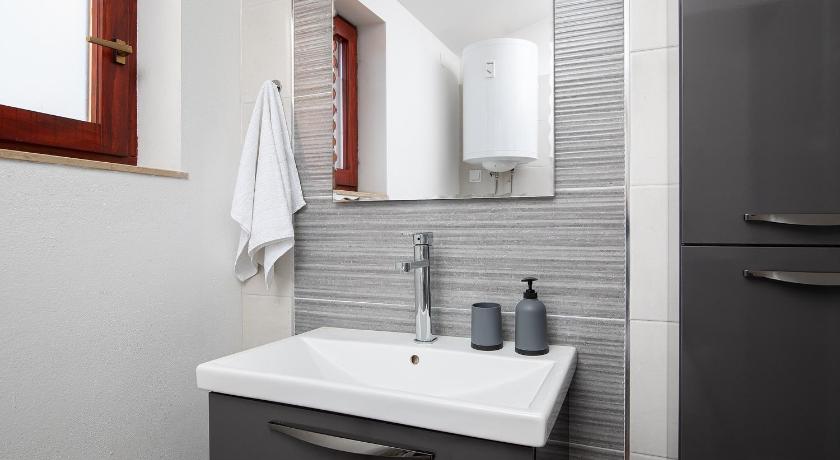 Pula apartment near city centre photo