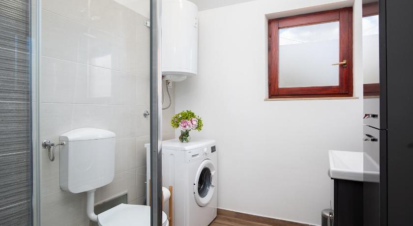 Pula apartment near city centre photo