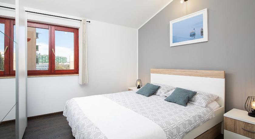 Pula apartment near city centre photo
