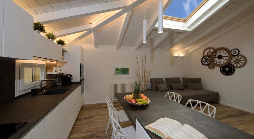 Grenier Blanc Elegante mansarda 2 camere 5 ospiti