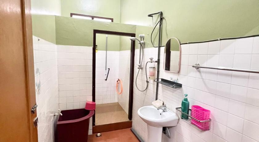Teratai Homestay Batu Buruk photo