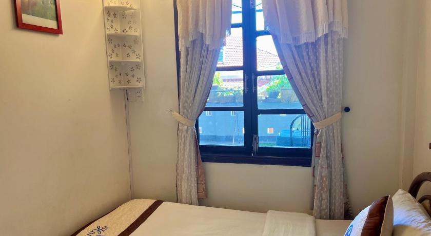 Image of Single Room with Fan And Shared Bathroom 17