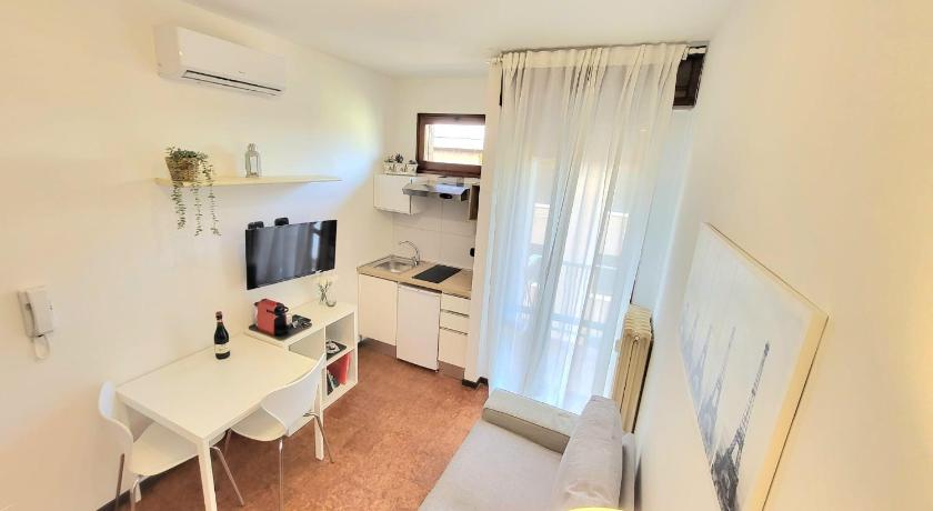 Appartamento di fronte all'ospedale con garage photo