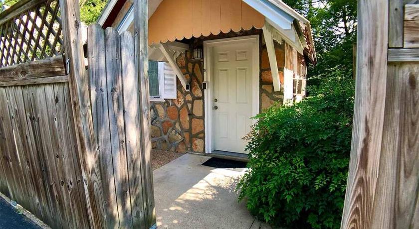 Eureka Springs Napa Rock Cottage/ #7 Oak Crest 3-Star Accommodation room