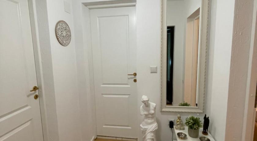 Casa cu Pitici photo